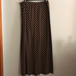 Apostrophe maxi skirt